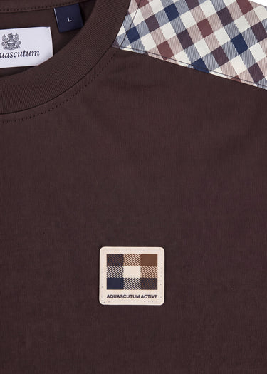 Aquascutum T-shirts Check shoulder t-shirt - chocolate