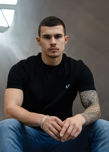 Fred Perry T-shirts Rear powder laurel graphic tee - black