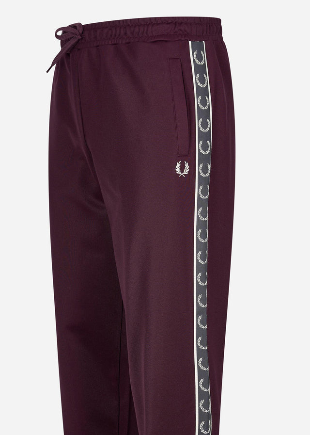 Fred Perry Joggers Seasonal taped track pant - oxblood gunmetal