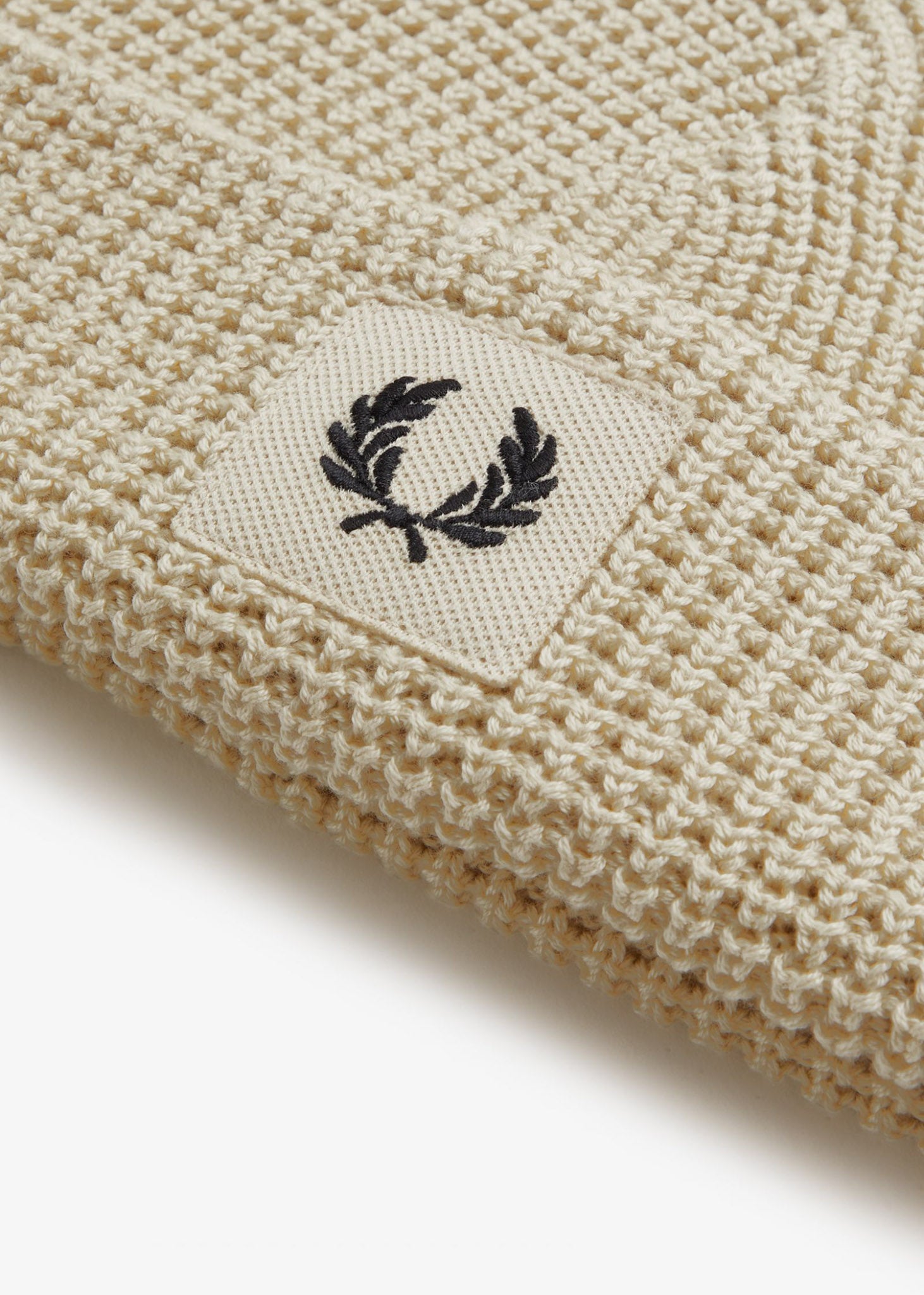 Fred Perry Mutsen  Patch brand waffle knit beanie - oatmeal black 