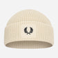 Fred Perry Mutsen  Patch brand waffle knit beanie - oatmeal black 