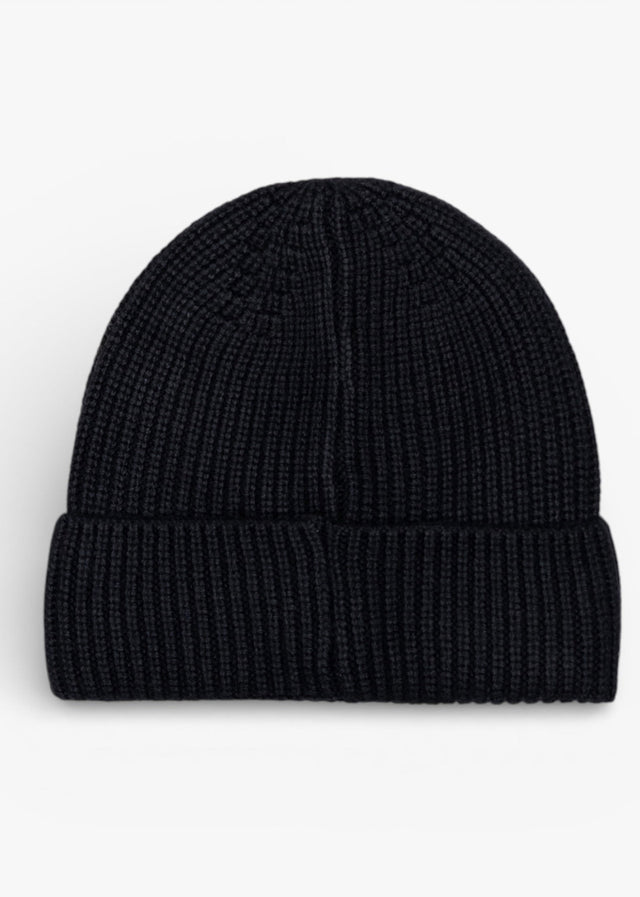 Aquascutum Beanies Rubber patch beanie - black