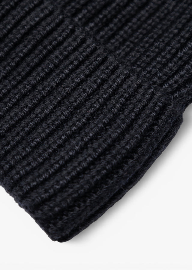 Aquascutum Beanies Rubber patch beanie - black