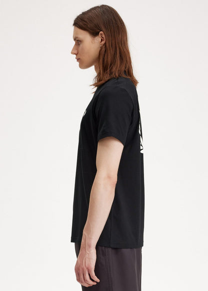 Fred Perry T-shirts  Rear powder laurel graphic tee - black 