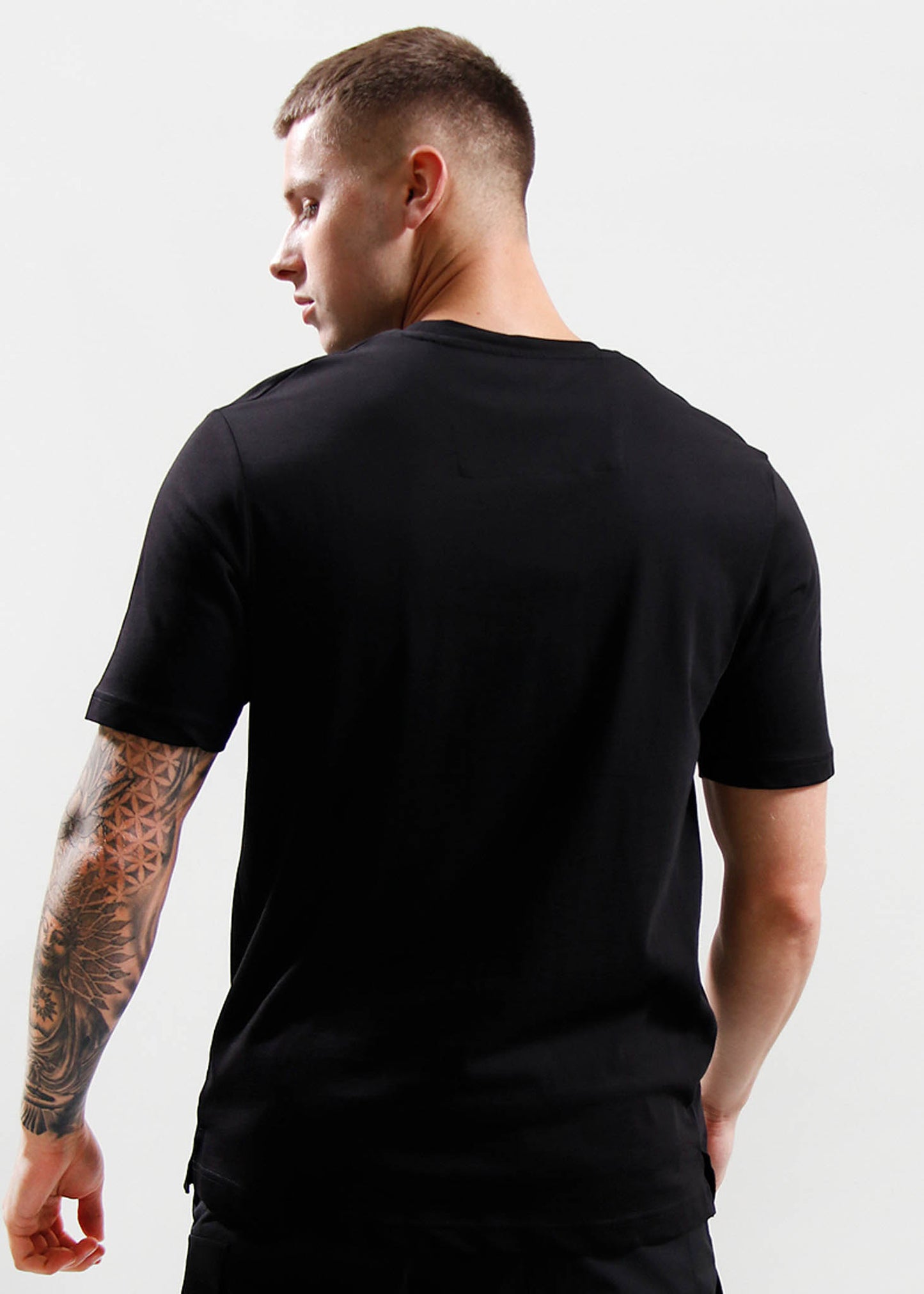 Injection s/s t-shirt - black
