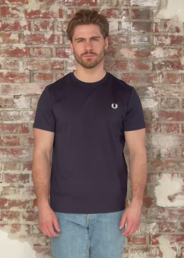 Fred Perry T-shirts Rear powder laurel graphic tee - navy