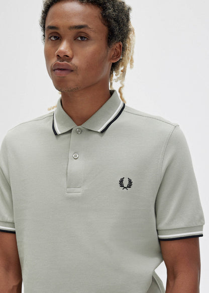 Fred Perry Polo's  Twin tipped fred perry shirt - seagrass snow white black 