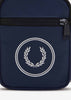 Fred Perry Tassen  Circle branded small side bag - navy 